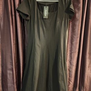 Elegant Black Midi Dress with Short Sleeves Lg Nwt